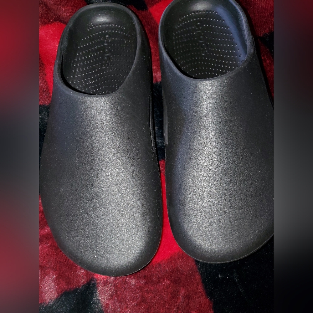 CROCS